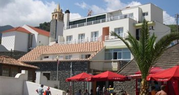 Hospedagem Tur&iacute;stica Costa Linda LDA
